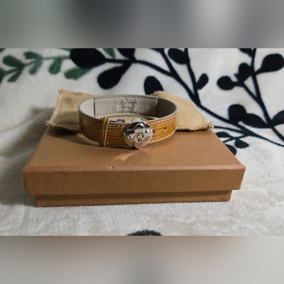 💯 Authentic Louis Vuitton Epi Leather Good Luck Bracelet with Box and Dustbag - Picture 10 of 12